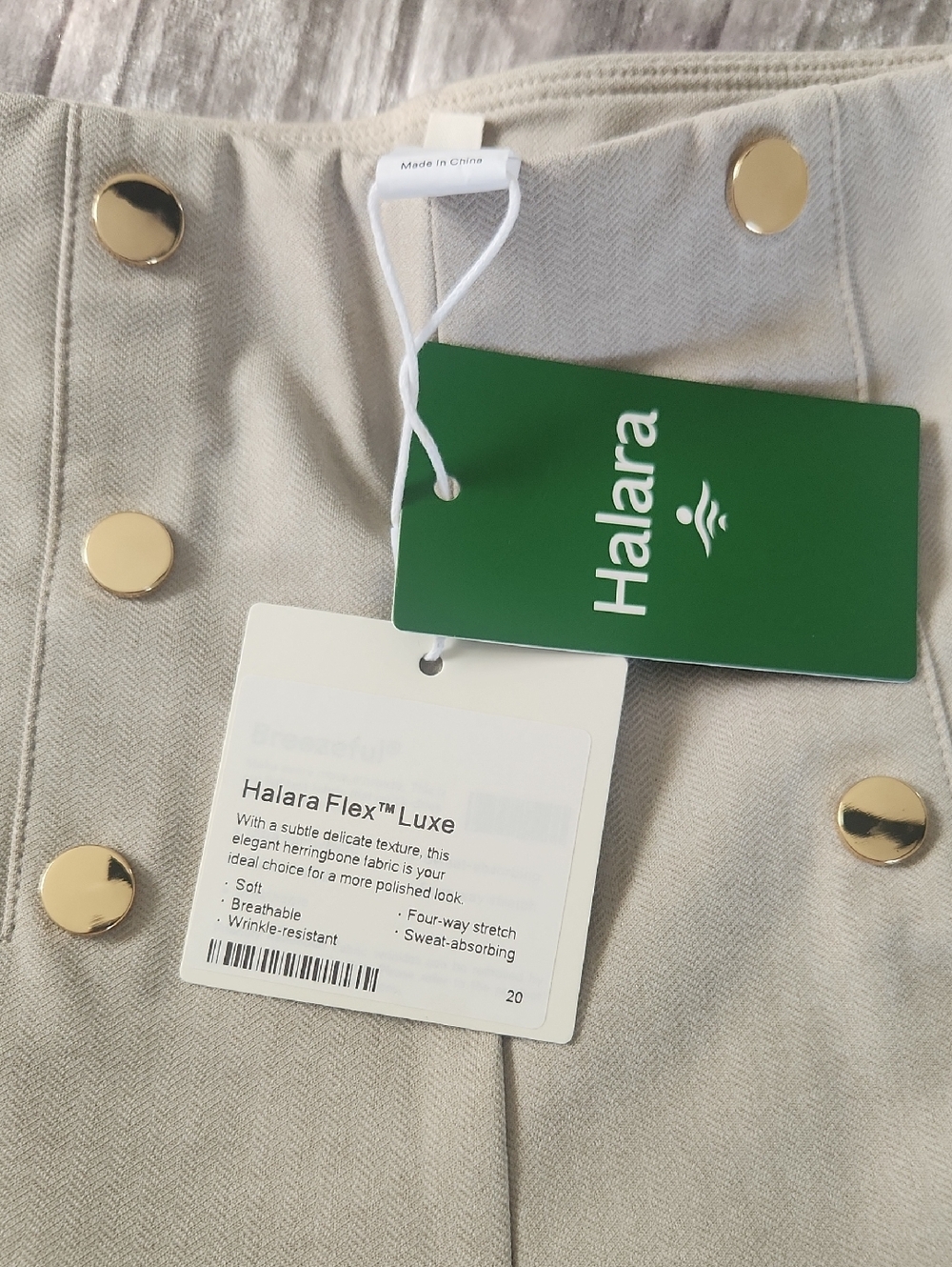 HALARA High-Waist Sailor Leggings in Light Beige with Gold Buttons - Picture 5 of 5